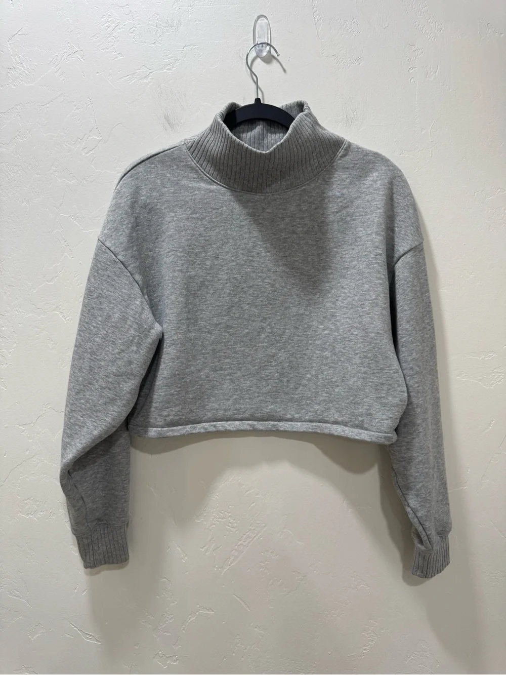 ALO Yoga Cropped Serenity Coverup Sweatshirt Heather Gray Women's Medium